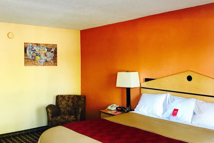 Standard | King Bed (3 of 3)