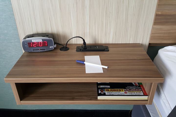 1 King Bed (3 of 4)