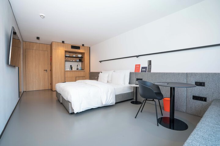 Room 25 of 84