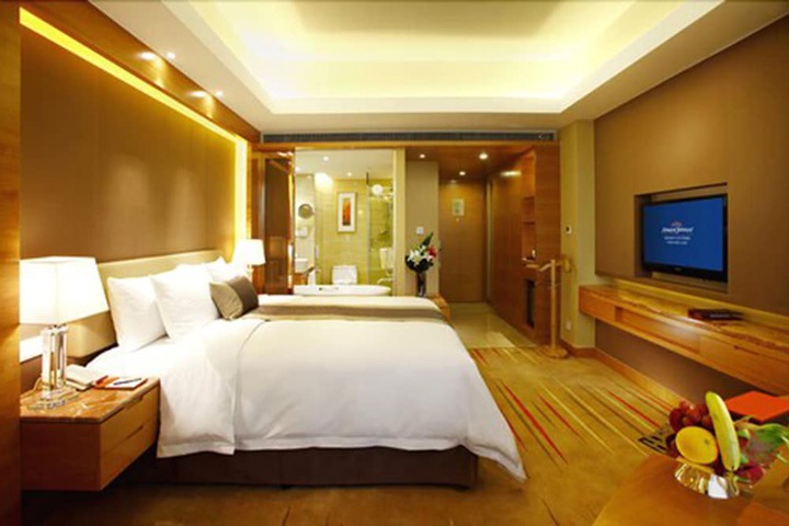 Room 3 of 18