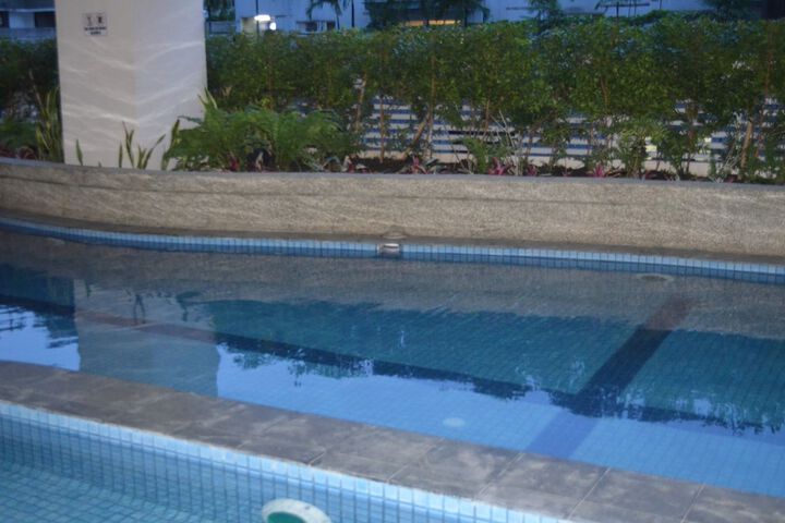 Pool 1 of 2