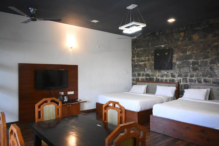 Room 11 of 23