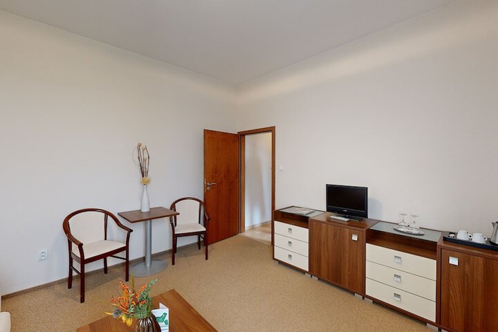Room 17 of 35