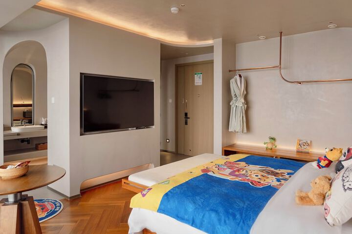 Room 8 of 182