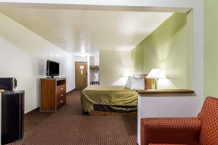 Room 34 of 62