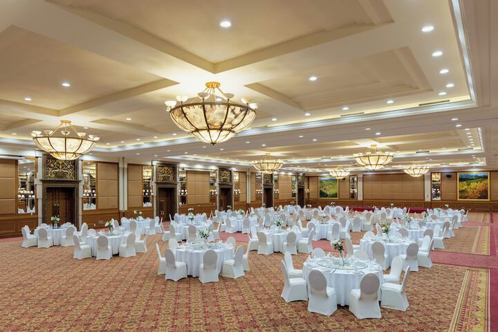 Ballroom/Hall 68 of 100