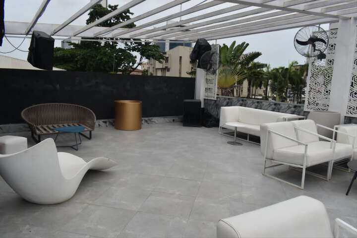 Lounge 17 of 20