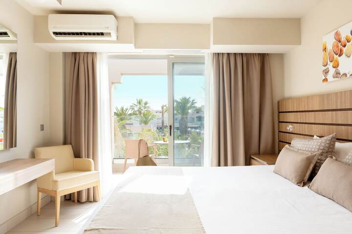 Room 95 of 236