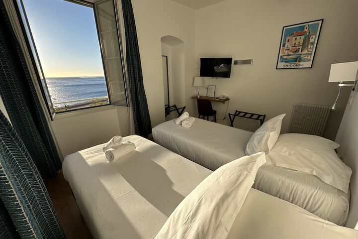 Room 28 of 66