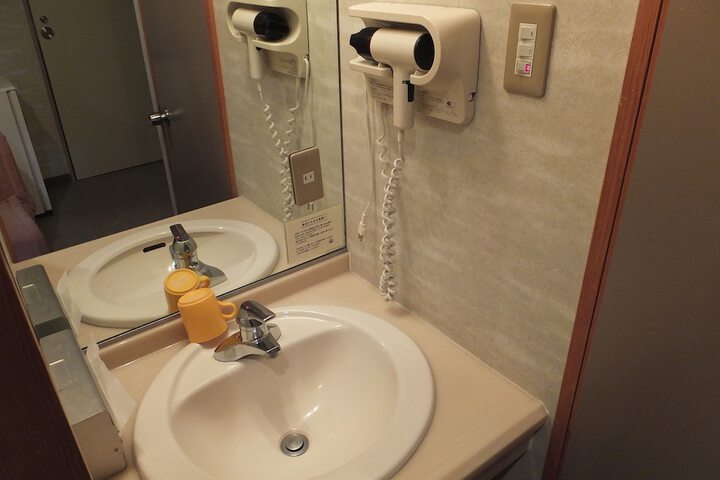 Room 12 of 23