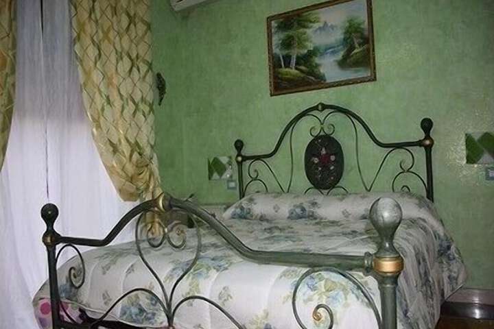 Room 6 of 61