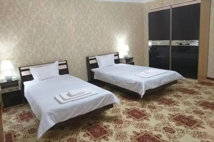 Room 4 of 12