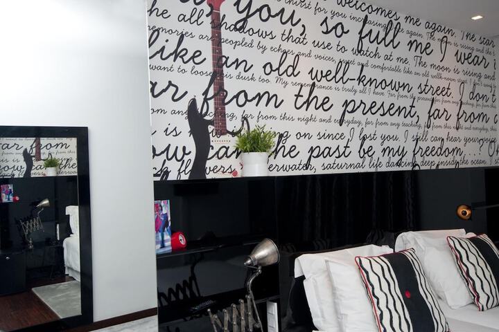 Room 14 of 36