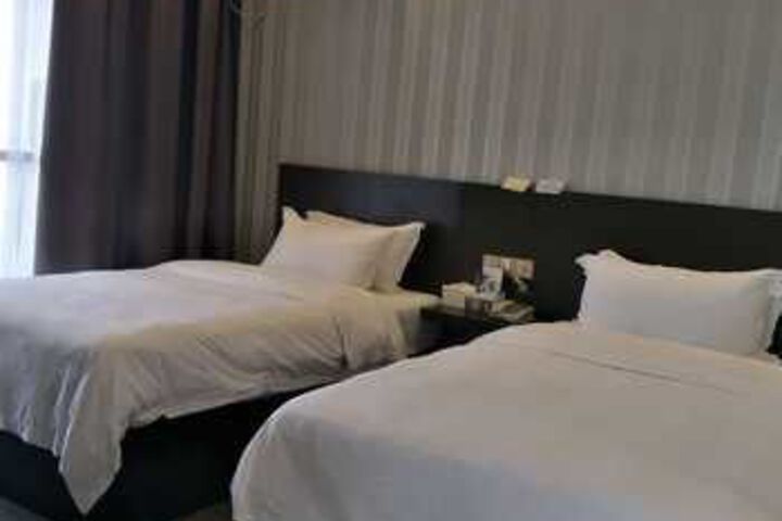 Room 6 of 9