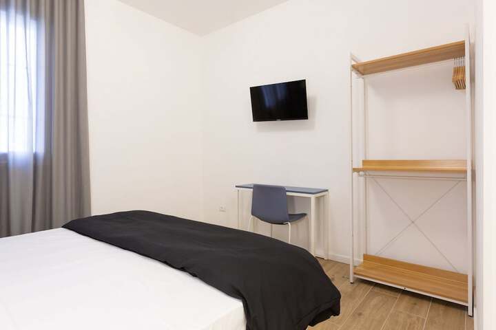 Room 2 of 40