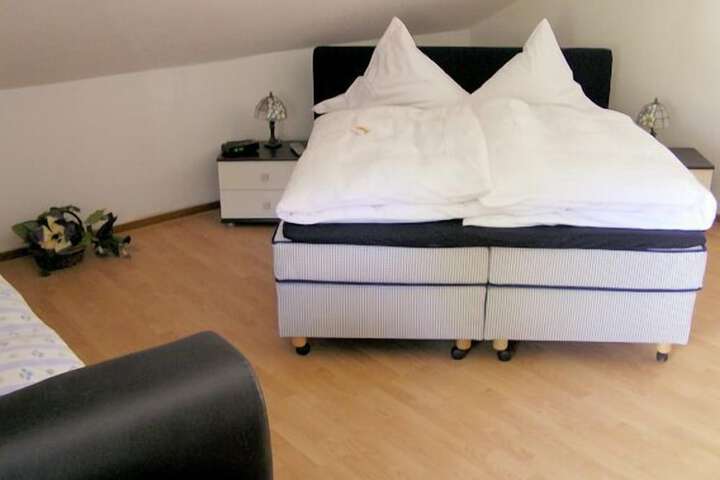 Room 3 of 54