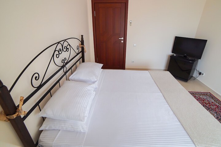 Room 26 of 69