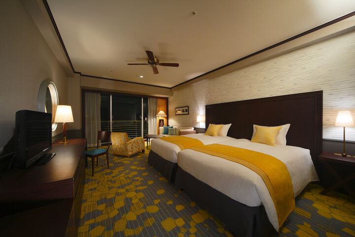 Room 12 of 100