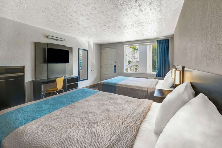 Room 5 of 28
