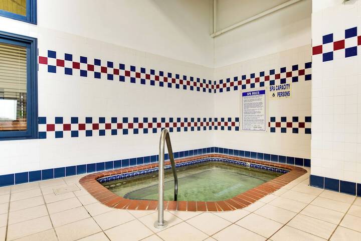 Indoor spa tub