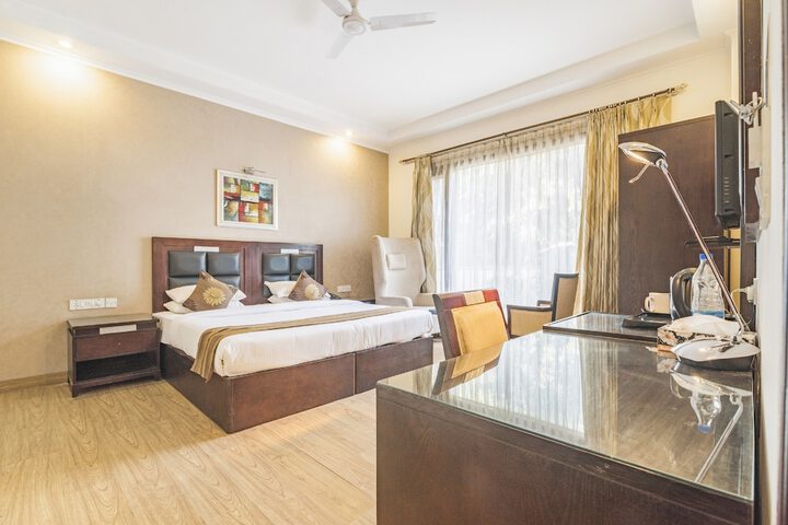Room 9 of 32