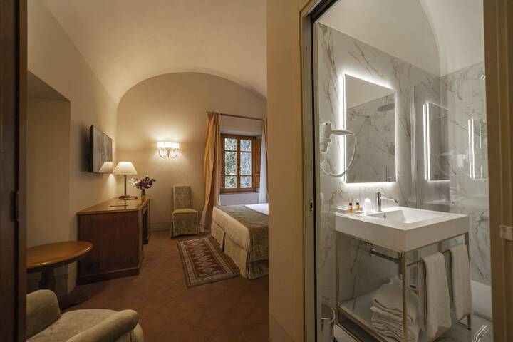 Room 32 of 72