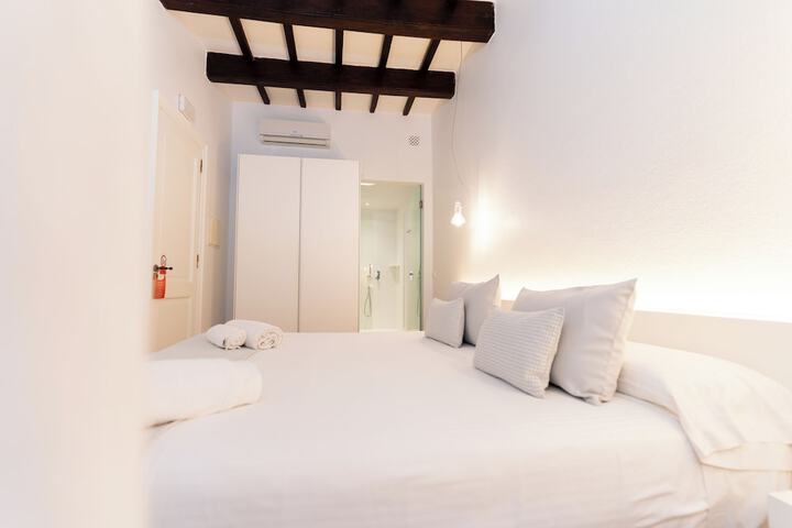 Room 4 of 18