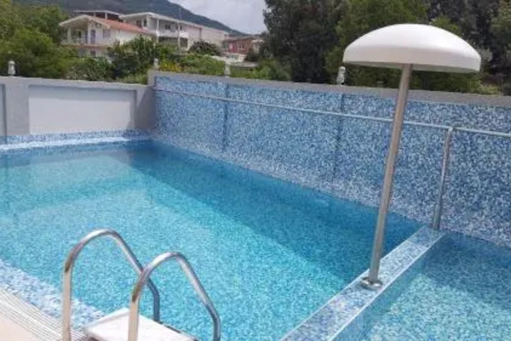 Pool 17 of 35