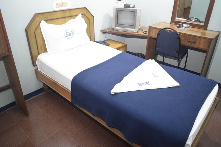 Room 13 of 20