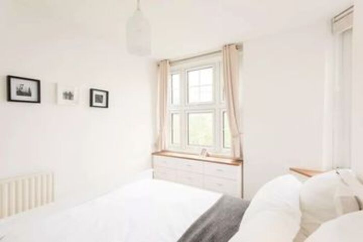 Room 4 of 12