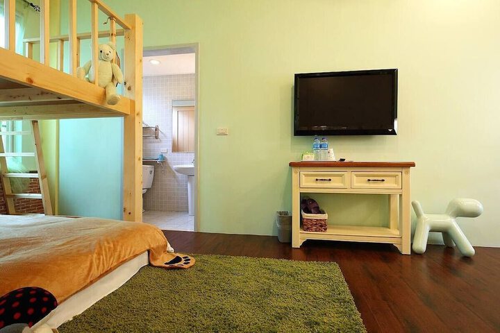 Room 32 of 60