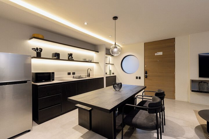 Room 93 of 199