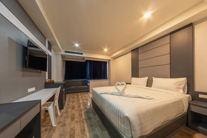 Room 7 of 28