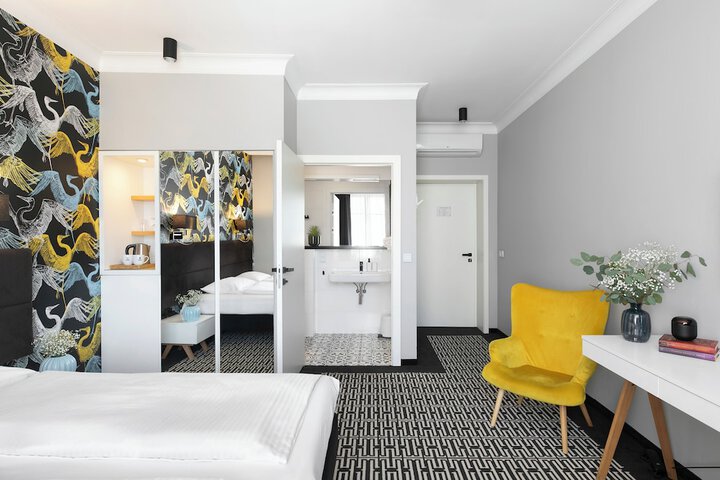 Room 33 of 74