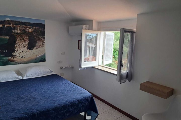 Room 8 of 30