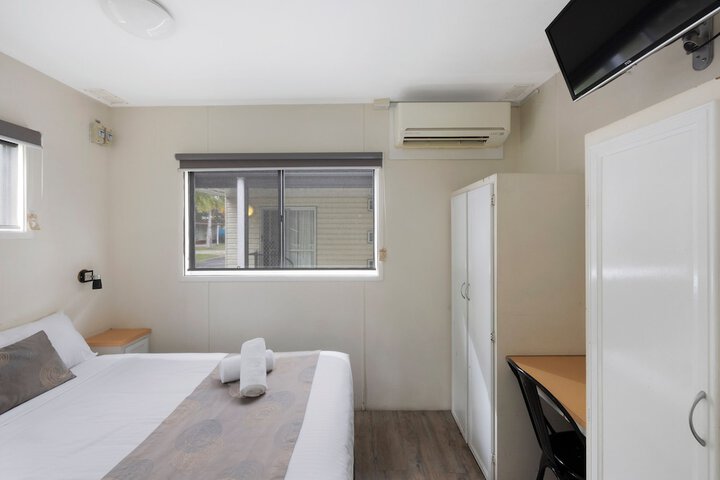 Room 9 of 33