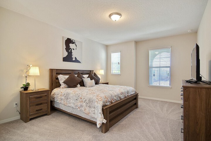 Room 2 of 28
