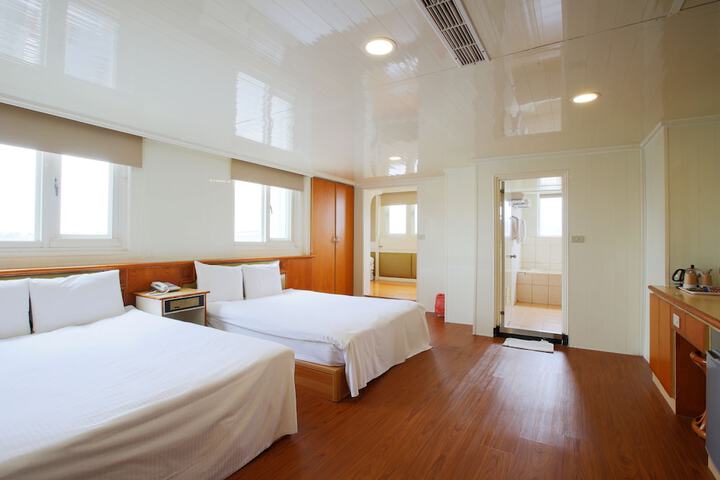 Room 13 of 41