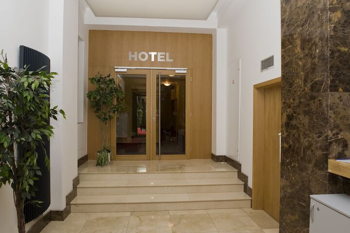 Hotel 2 of 39
