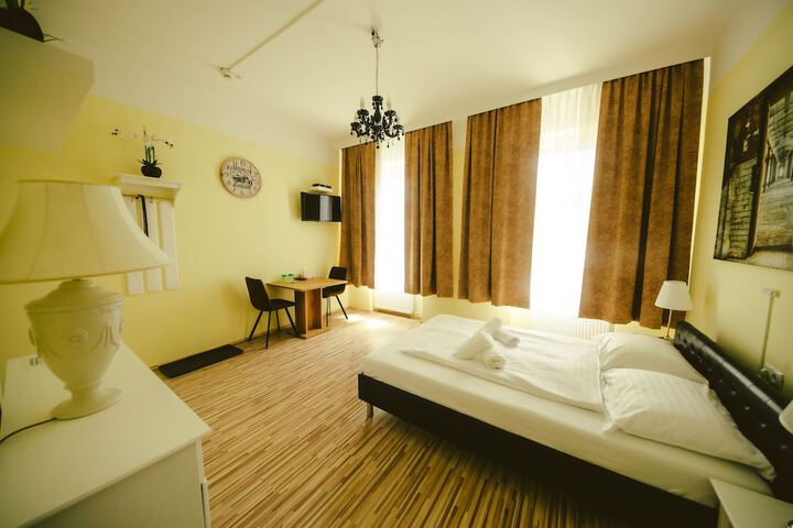 Room 16 of 26
