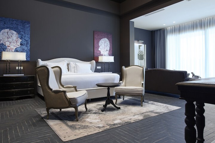 Room 27 of 185