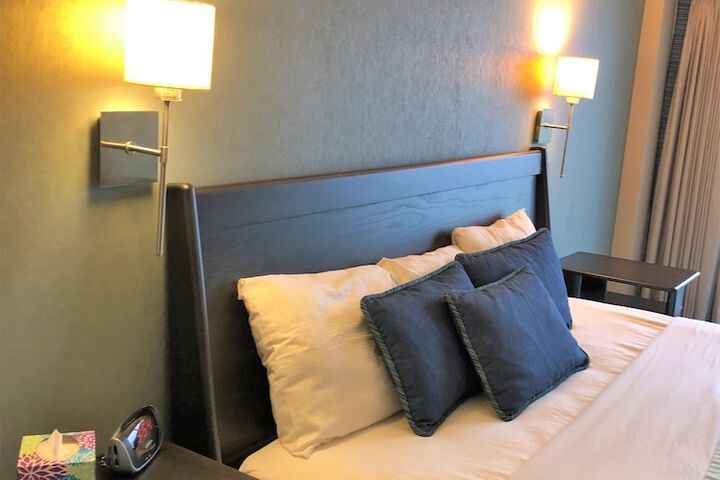 Room 54 of 213