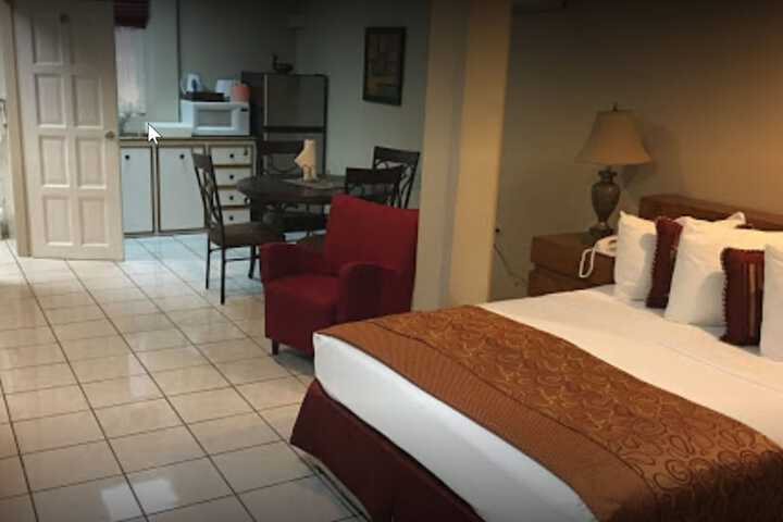 Room 4 of 11