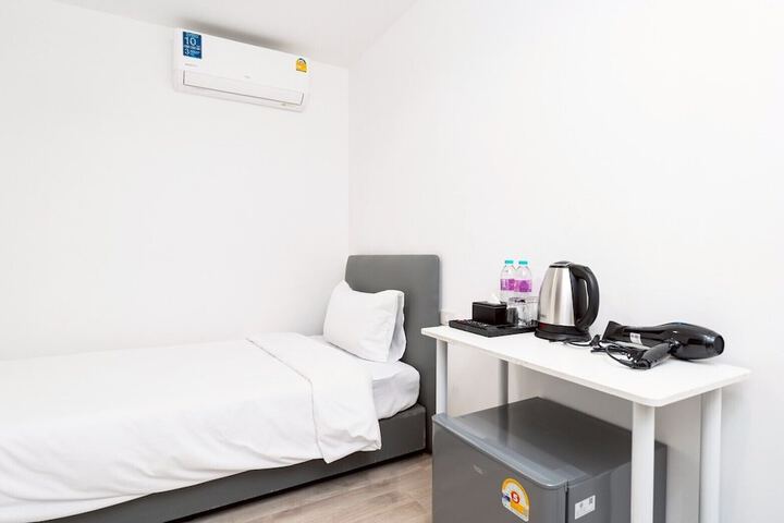 Room 6 of 60