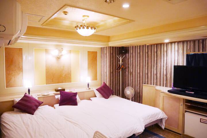 Room 34 of 62