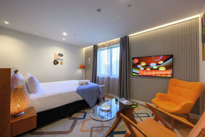 Room 7 of 72