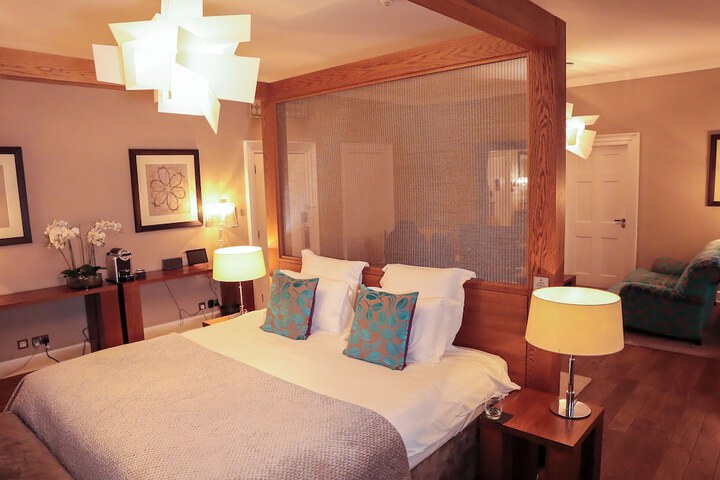 Room 27 of 70