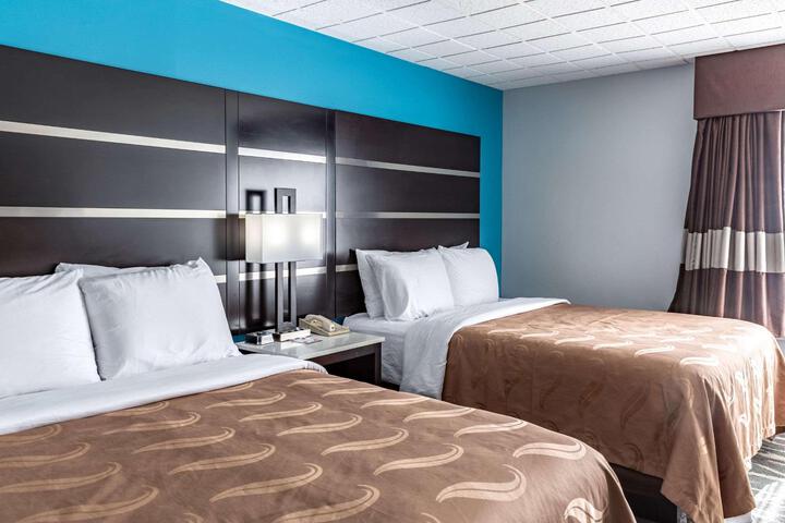 1 Queen Bed (4 of 9)