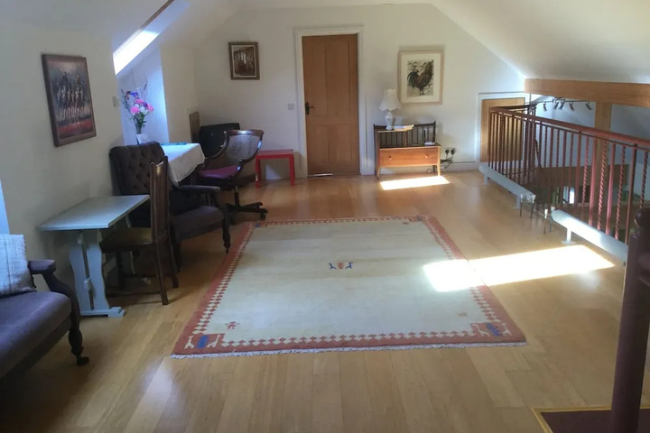 Room 6 of 12