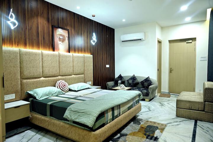 Room 13 of 54